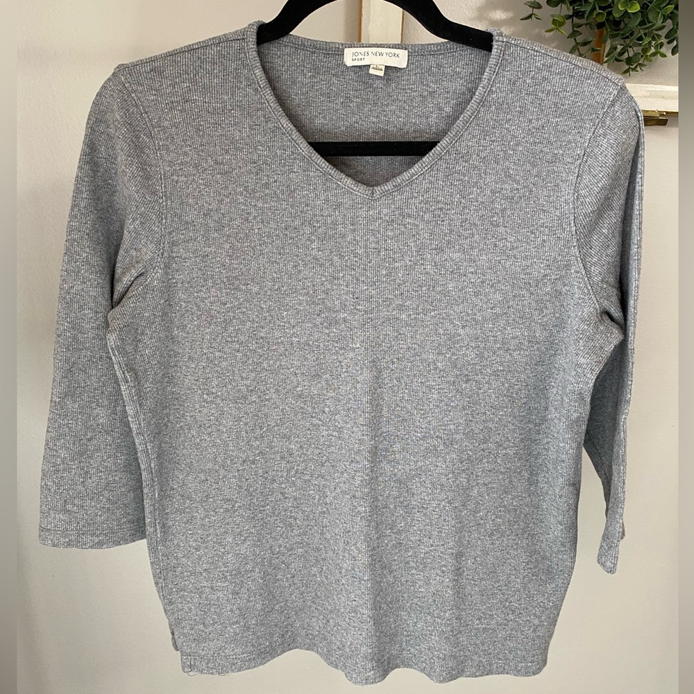 Jones New York Sport Light Gray Sweater size L 3/4 length sleeve v-neck